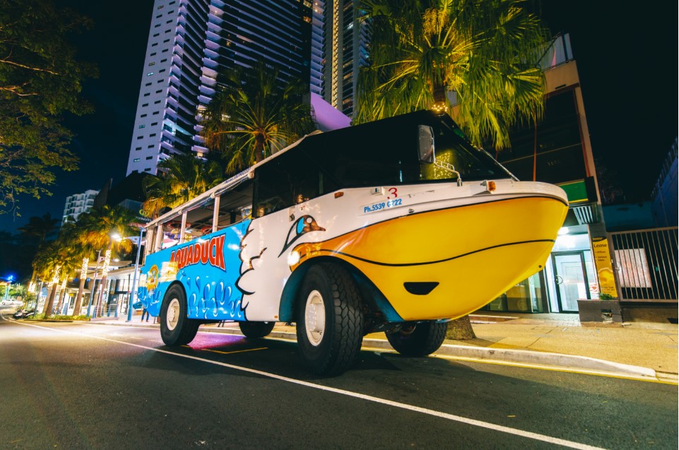 水陸両用バス アクアダック サンセットツアー ゴールドコースト オーストラリア のお得なオプショナルツアー Hisgo トルコ