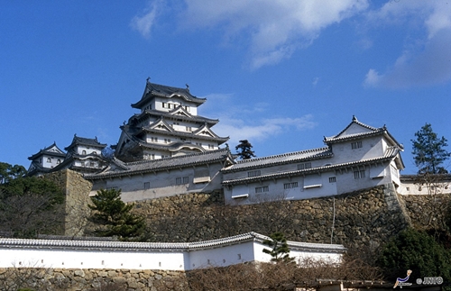 Himeji Castle and Akashi Kaikyo Bridge Walking Tour from Osaka