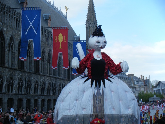 MYU TOKU BUS YPRES CATS PARADE, Things To Do in Paris FRANCE | hisgo U.S.A.