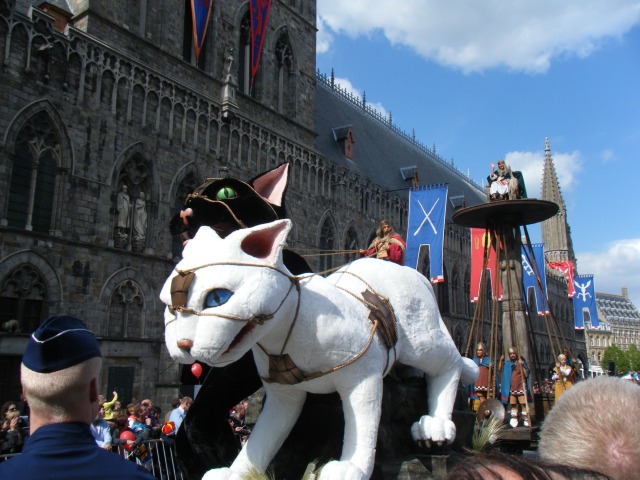 MYU TOKU BUS YPRES CATS PARADE, Things To Do in Paris FRANCE | hisgo U.S.A.